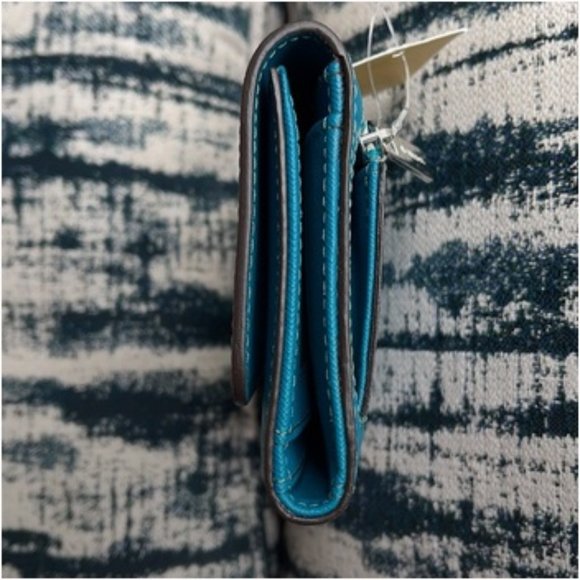 Jet Set Travel Large Trifold Wallet Leather - Picture 3 of 16